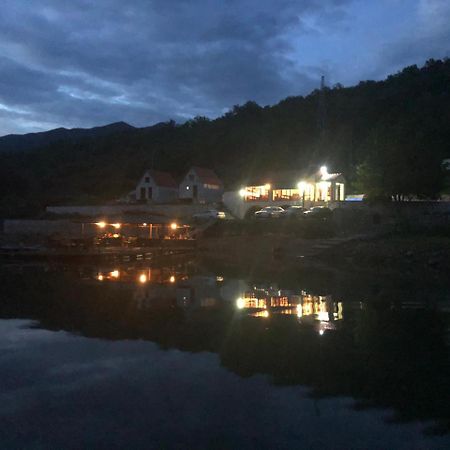 Splav "Slap" - Bungalovi Danilovgrad Eksteriør billede