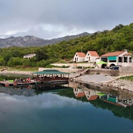 Splav "Slap" - Bungalovi Danilovgrad Eksteriør billede