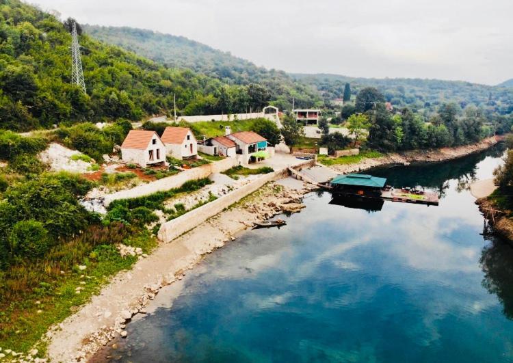 Splav "Slap" - Bungalovi Danilovgrad Eksteriør billede